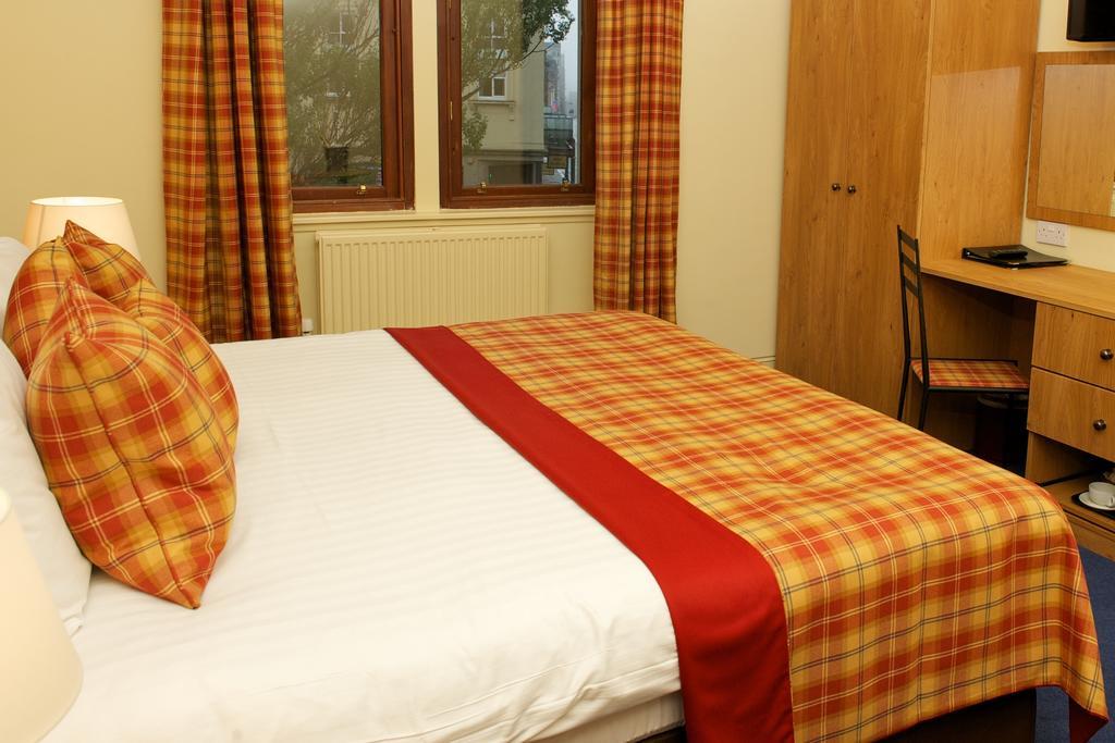 The Pipers' Tryst Hotel Glasgow Szoba fotó